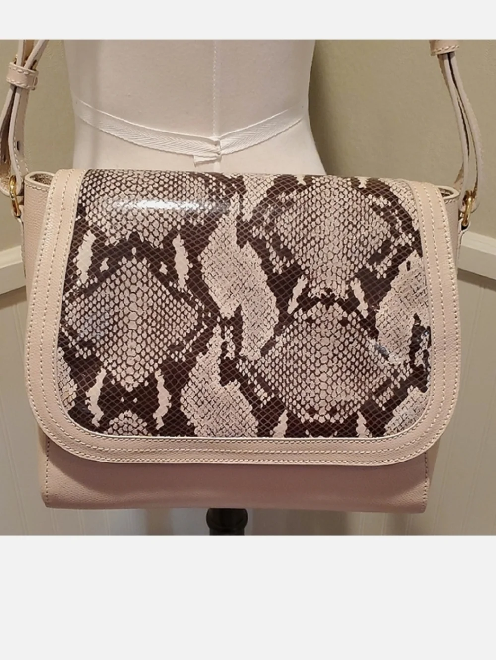 Like NEW Harper Lawrencr python print Shoulder bag